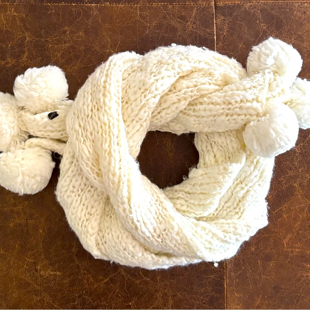Banana Republic women’s scarf pom-poms
Color ivory